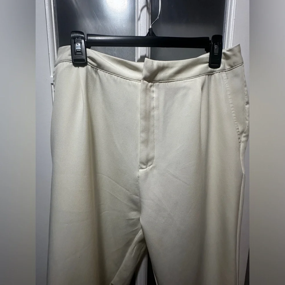 PrettyLittleThing Cream Cropped Pants - Picture 5 of 9